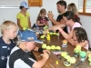 Einen ganzen Tag lang vergn??gten sich die Tuninger Kinder beim Ferienprogramm des Tennisvereins mit Tennis, Spielen und Basteln.
